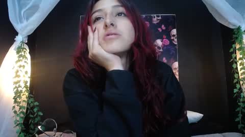 Snapshot of _alhanna chatting on 12.21.24 Alhanna online show from 12.21.24