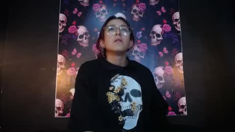 Snapshot of _alhanna chatting on 12.21.24 Alhanna online show from 12.21.24