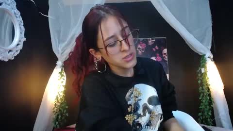 Snapshot of _alhanna chatting on 12.22.24 Alhanna online show from 12.22.24