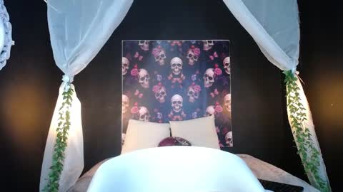 Snapshot of _alhanna chatting on 12.29.24 Alhanna online show from 12.29.24