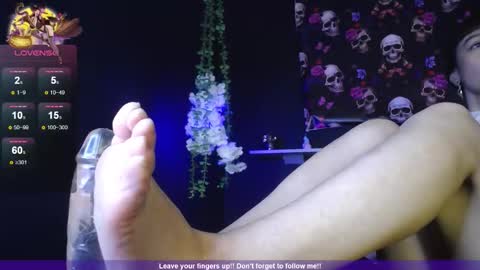 Snapshot of _alhanna chatting on 11.21.25 Alhanna online show from 11.21.25