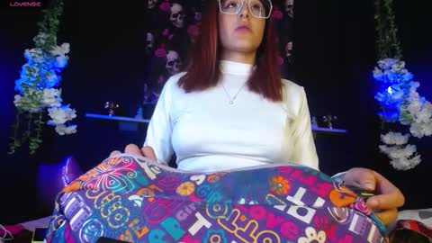 Snapshot of _alhanna chatting on 11.24.25 Alhanna online show from 11.24.25