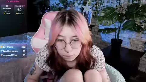 Snapshot of _alicenyx chatting on 07.16.26 Alice online show from 07.16.26