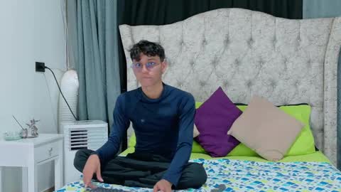 Snapshot of _andrew_williams chatting on 12.01.24 Andres online show from 12.01.24