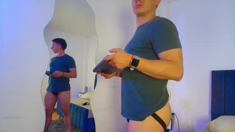 Snapshot of _andrewfalcon2 chatting on 11.24.25 _andrewfalcon2 online show from 11.24.25