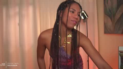 Snapshot of _angeleyes chatting on 09.18.25 Angie - online show from 09.18.25