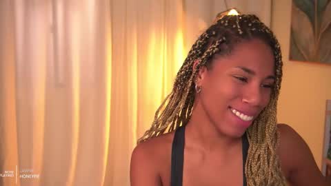 Snapshot of _angeleyes chatting on 10.03.25 Angie - online show from 10.03.25