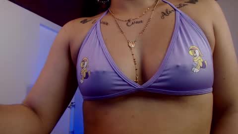 Snapshot of _anne_hot chatting on 12.14.24 Anne online show from 12.14.24