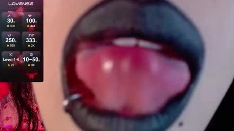 Snapshot of _any_ducan_ chatting on 12.23.25 Angie online show from 12.23.25