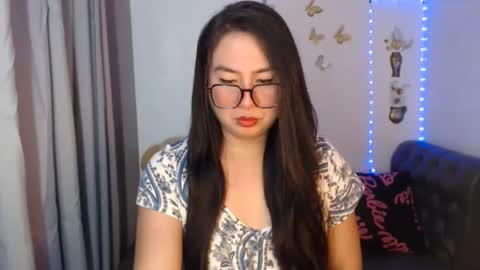 Snapshot of _arah chatting on 09.22.25 arah online show from 09.22.25