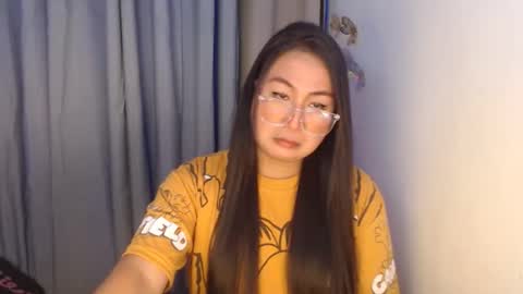 Snapshot of _arah chatting on 10.15.25 arah online show from 10.15.25