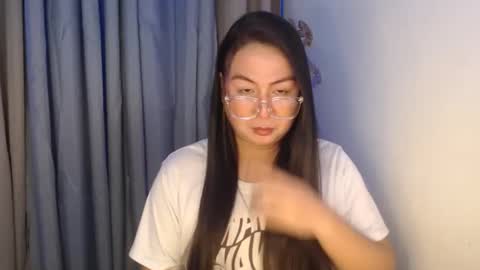 Snapshot of _arah chatting on 10.17.25 arah online show from 10.17.25