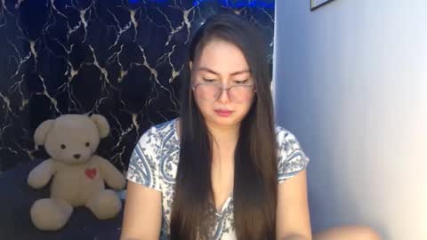 Snapshot of _arah chatting on 10.22.25 arah online show from 10.22.25