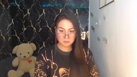 Snapshot of _arah chatting on 10.29.25 arah online show from 10.29.25