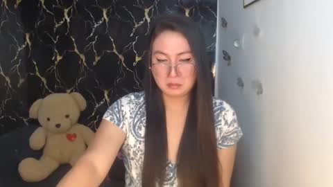 Snapshot of _arah chatting on 11.01.25 arah online show from 11.01.25