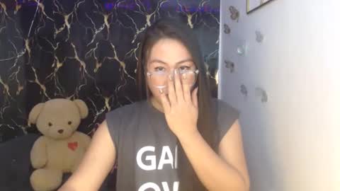 Snapshot of _arah chatting on 11.16.25 arah online show from 11.16.25