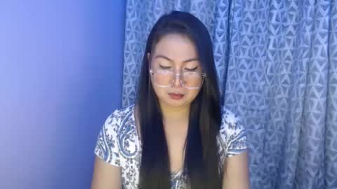 Snapshot of _arah chatting on 11.21.25 arah online show from 11.21.25