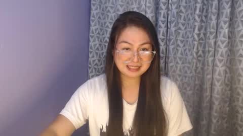 Snapshot of _arah chatting on 11.24.25 arah online show from 11.24.25