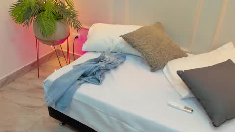 _arianasweet online show from 11.23.25