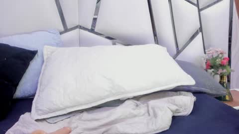 Aura online show from 03.12.25