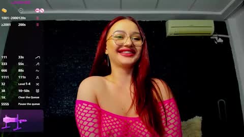 Snapshot of _beatricee_ chatting on 11.28.25 Beatrice online show from 11.28.25