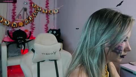 Bella online show from 10.31.25