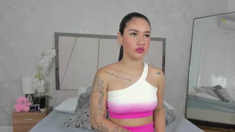 Snapshot of _bellanova chatting on 12.14.25 Bella Nova online show from 12.14.25