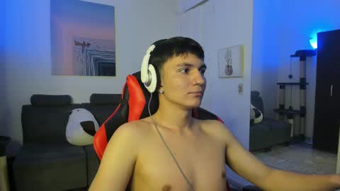 Snapshot of _blakee chatting on 01.20.25 B L A K E online show from 01.20.25