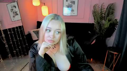 Snapshot of _blondessa__ chatting on 04.16.26 _blondessa__ online show from 04.16.26