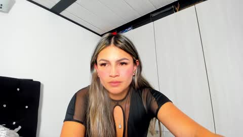 Snapshot of _cereza_ chatting on 12.27.24 Bella online show from 12.27.24