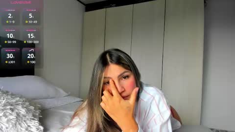 Snapshot of _cereza_ chatting on 03.01.25 Bella online show from 03.01.25