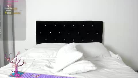 Snapshot of _cereza_ chatting on 10.17.25 Bella online show from 10.17.25