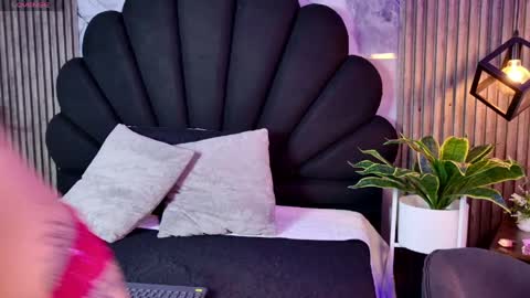 Snapshot of _charlotte_queen_ chatting on 04.14.26 _charlotte_queen_ online show from 04.14.26