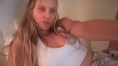 Chelsea xo online show from 10.16.25