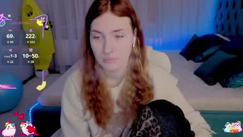 Snapshot of _chlo_e chatting on 10.28.25 Alisa NO NUDE online show from 10.28.25