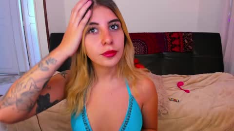 Snapshot of _cloe_1 chatting on 01.23.25 Chloe online show from 01.23.25