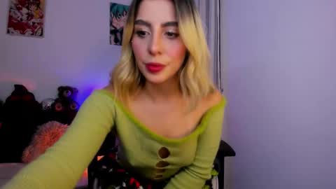 Snapshot of _cloe_1 chatting on 11.24.25 Chloe online show from 11.24.25