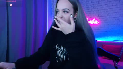 Snapshot of _crazybee_ chatting on 12.08.24 Nica online show from 12.08.24