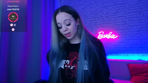 Snapshot of _crazybee_ chatting on 01.18.25 Nica online show from 01.18.25