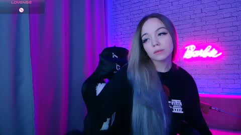 Snapshot of _crazybee_ chatting on 02.07.25 Nica online show from 02.07.25