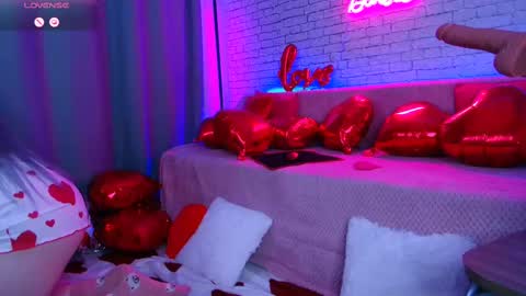 Snapshot of _crazybee_ chatting on 02.14.25 Nica online show from 02.14.25