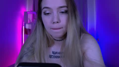 Snapshot of _crazybee_ chatting on 09.14.25 Nica online show from 09.14.25