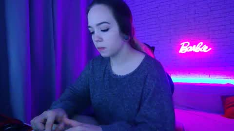 Snapshot of _crazybee_ chatting on 11.29.25 Nica online show from 11.29.25