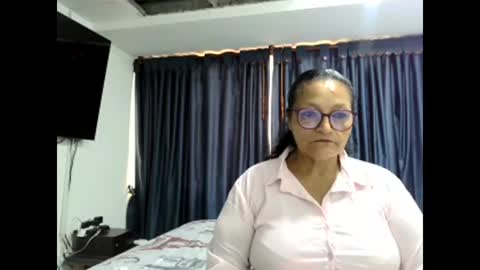 Snapshot of _cristal15 chatting on 11.08.25 _cristal15 online show from 11.08.25