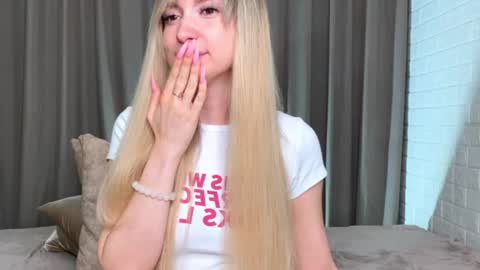 _crystal_moon_1 online show from 10.21.25