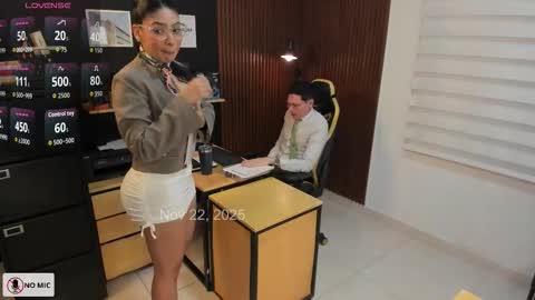 Snapshot of _danyland_ chatting on 11.23.25 WELCOME TO THE OFFICE online show from 11.23.25