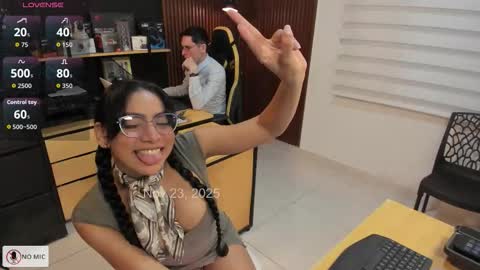 Snapshot of _danyland_ chatting on 11.23.25 WELCOME TO THE OFFICE online show from 11.23.25