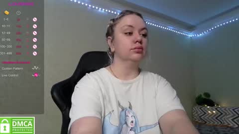 chloue and Gretta online show from 02.10.25