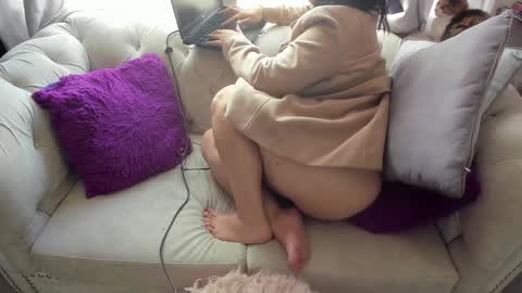 Snapshot of _emma_loyd_ chatting on 12.17.24 Emma online show from 12.17.24