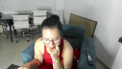 Snapshot of _emma_loyd_ chatting on 12.29.24 Emma online show from 12.29.24